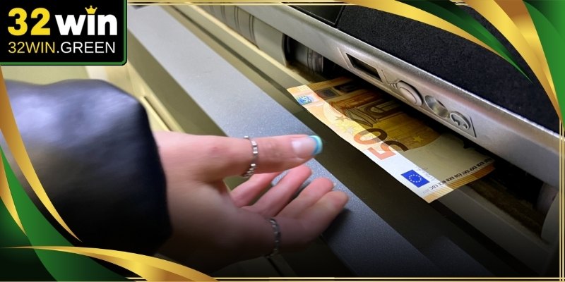 Nhân viên hỗ trợ chuyên nghiệp sẵn sàng giải đáp mọi thắc mắc hội viên